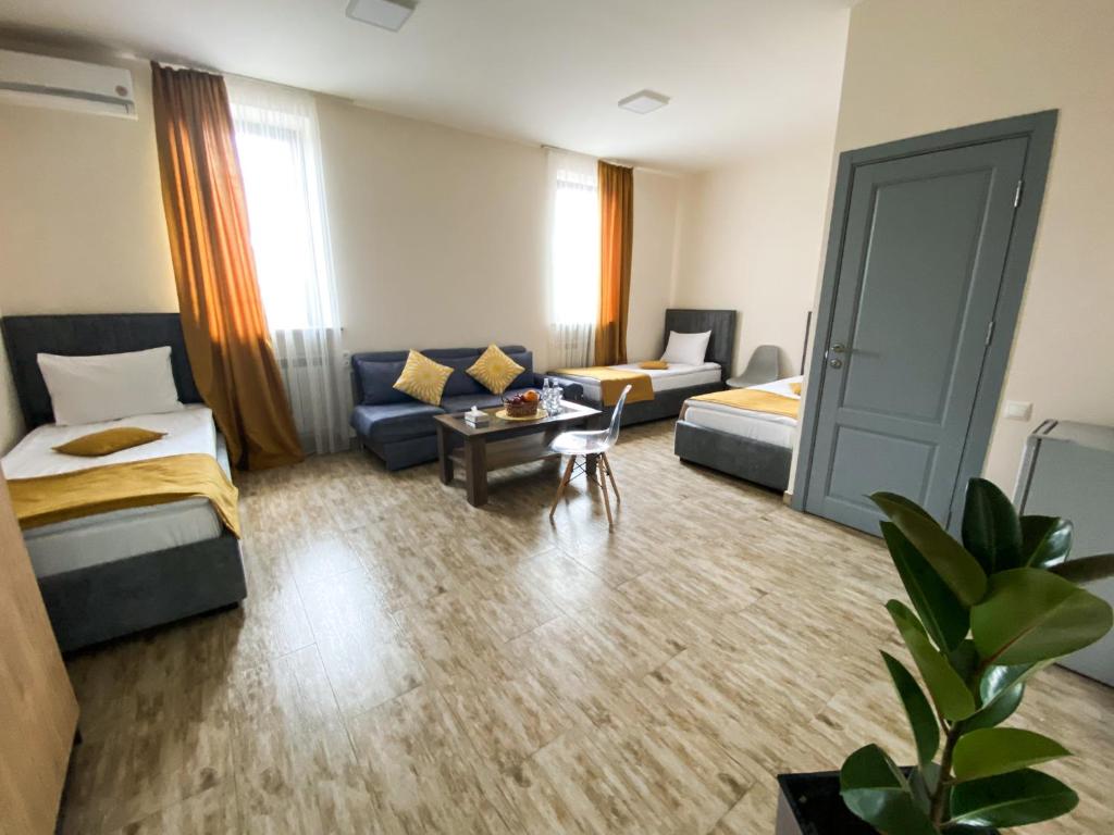 Гостиная зона в Alex Hotel