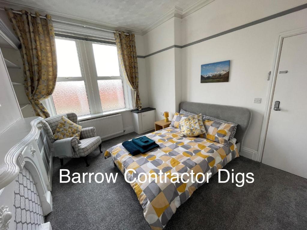 een slaapkamer met een bed en een stoel bij Barrow Contractor Digs, Serviced Accommodation, Home from Home in Barrow in Furness