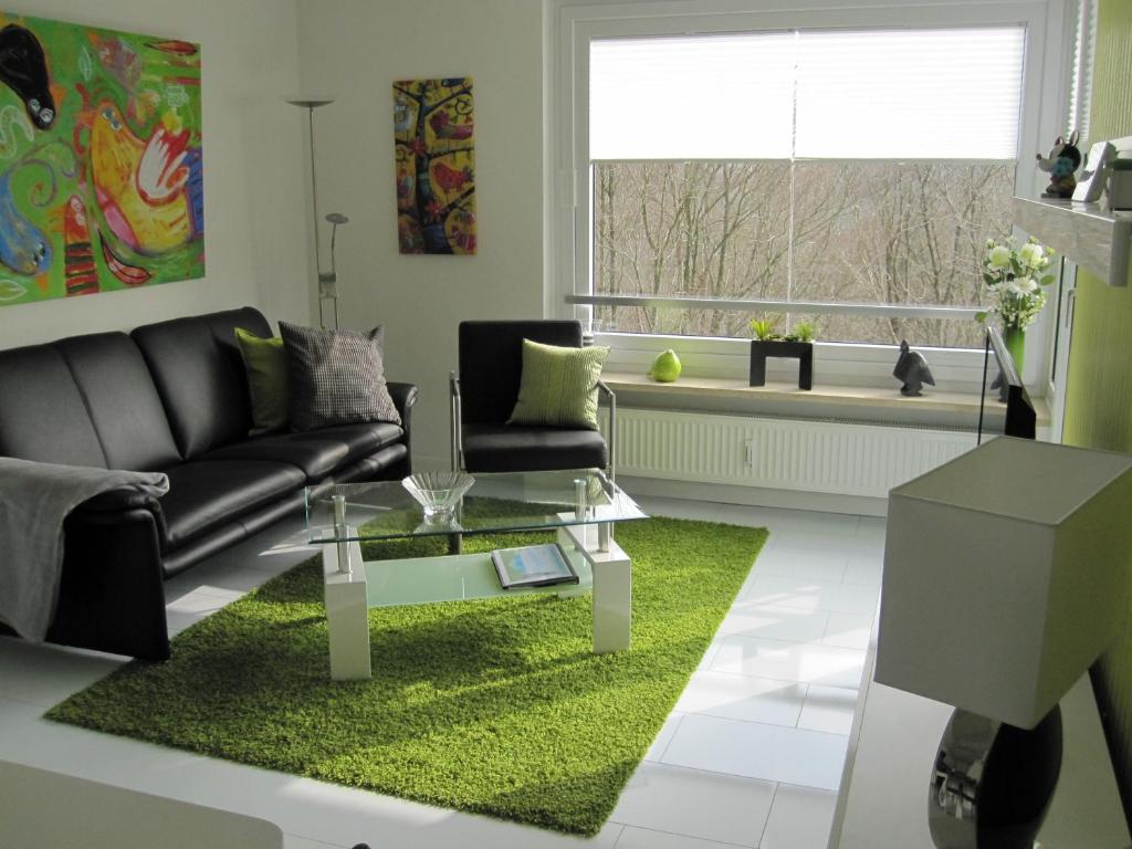 a living room with a couch and a table at Smucke Stuuv II & III in Glücksburg