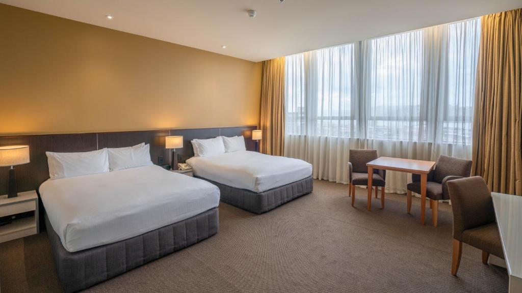 Postel nebo postele na pokoji v ubytování Scenic Hotel Dunedin City