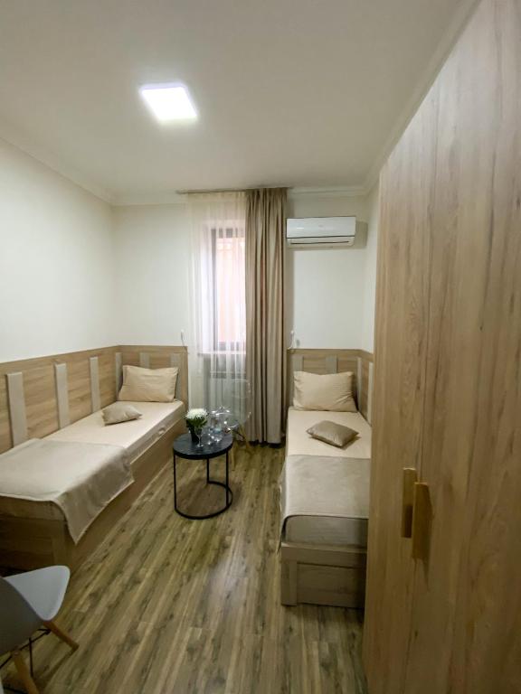 Кровать или кровати в номере Alex Hotel