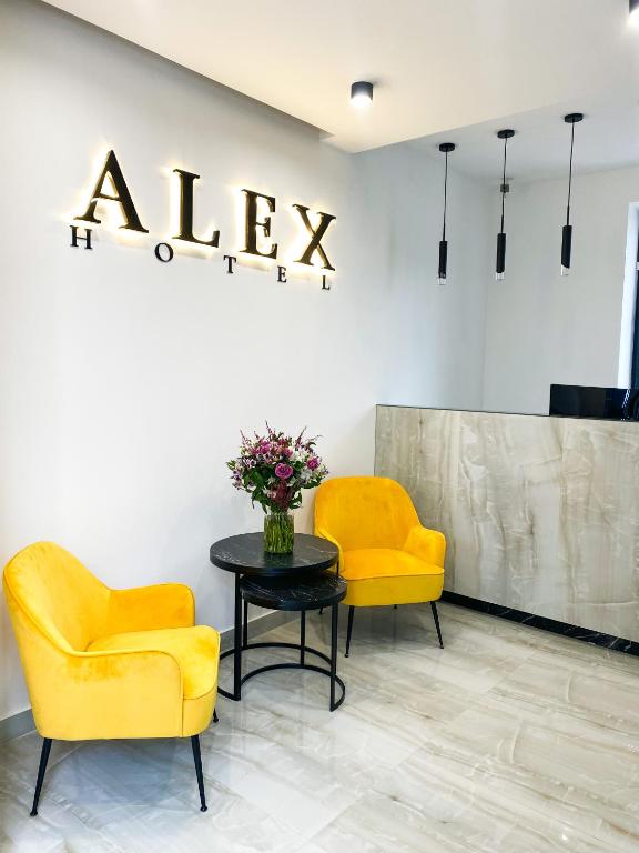 Гостиная зона в Alex Hotel