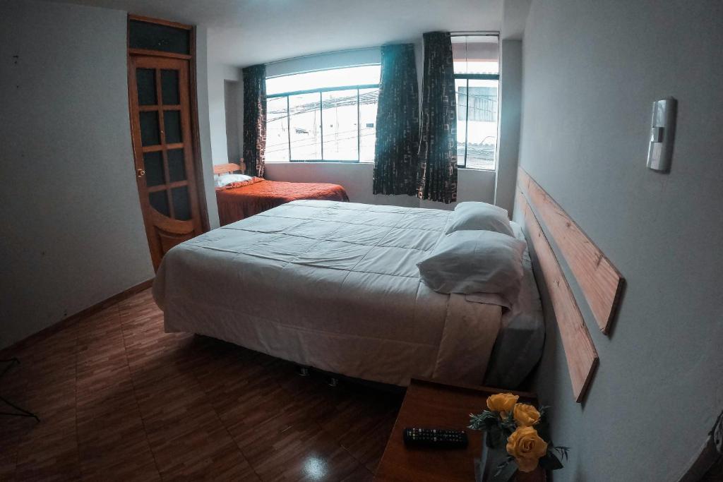 Кровать или кровати в номере Chacraraju Hostel