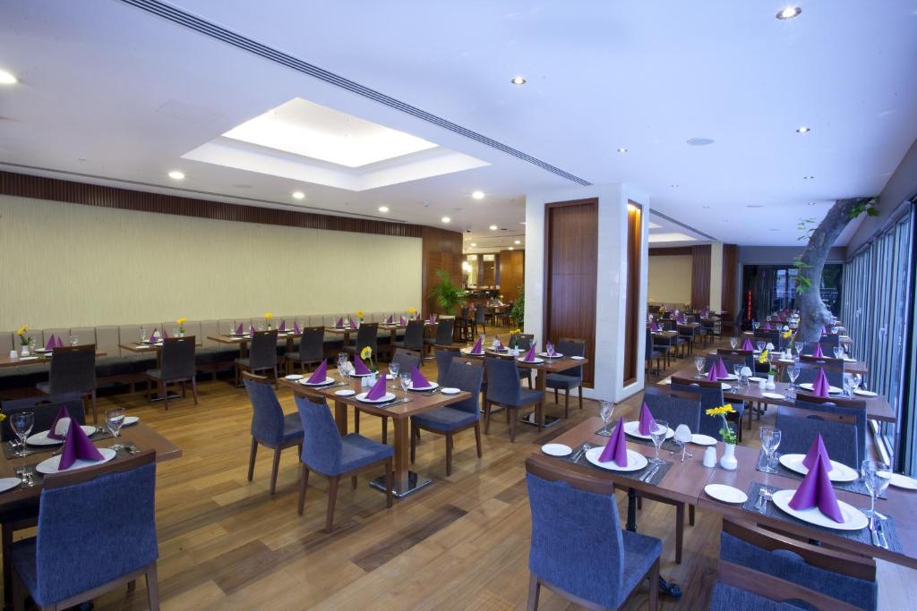A restaurant or other place to eat at The Parma Hotel & Spa Taksim