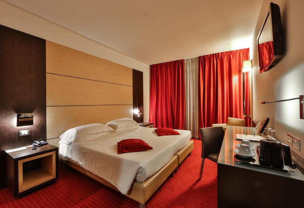 Postel nebo postele na pokoji v ubytování Best Western Plus Hotel Galileo Padova