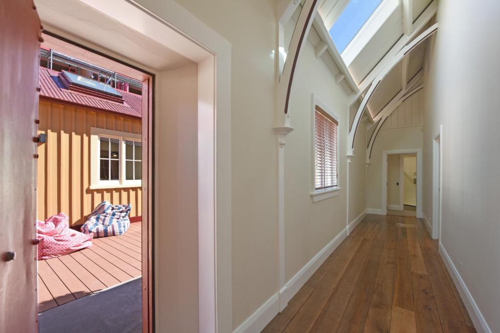 Hardy Street School House - Resim 9