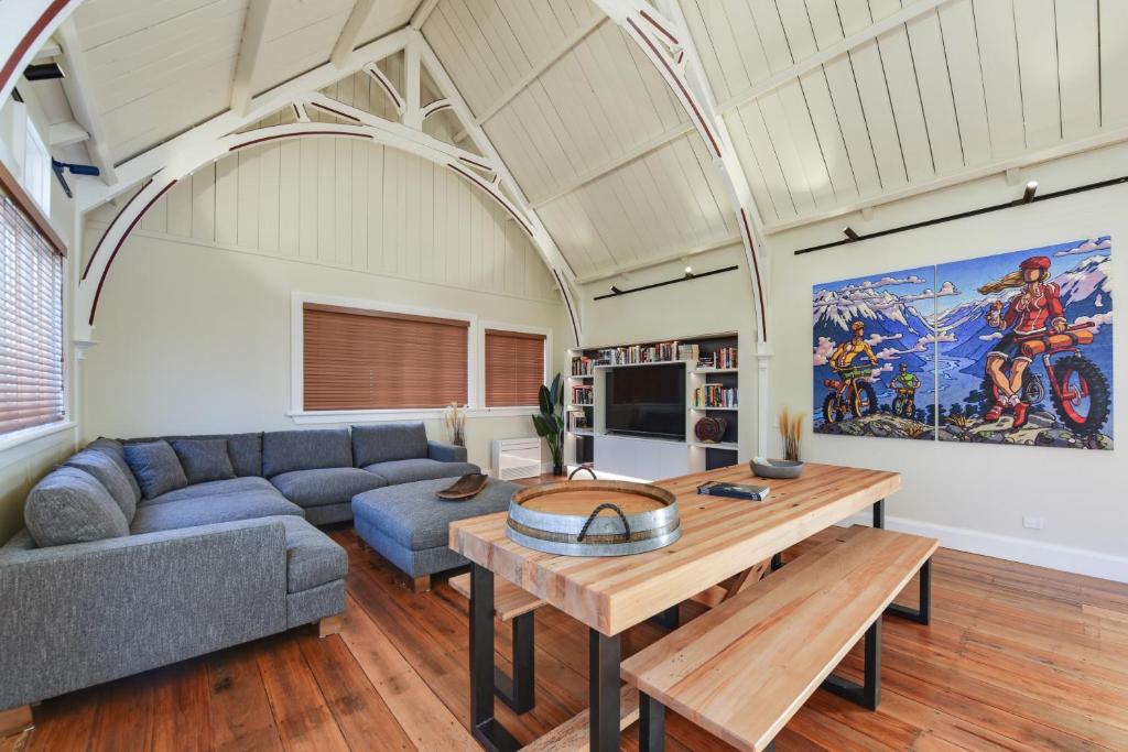 Hardy Street School House - Resim 11