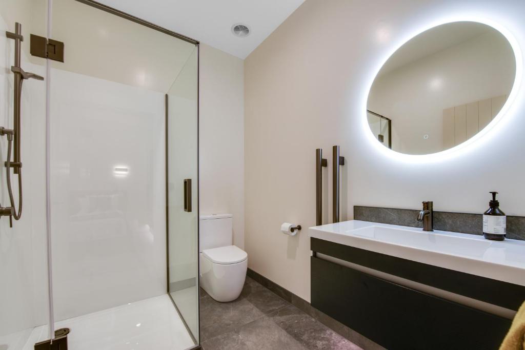 Hardy Street School House - Resim 8