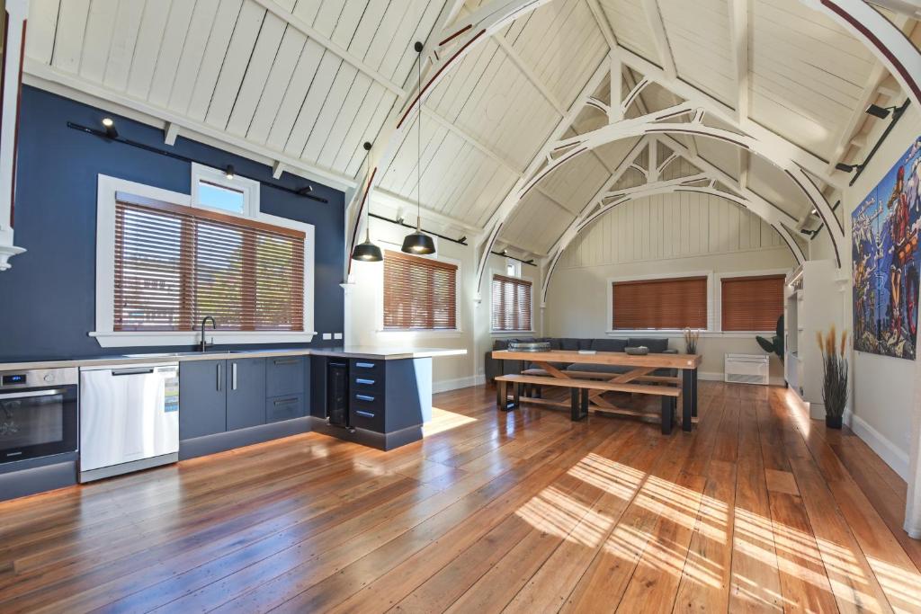 Hardy Street School House - Resim 18