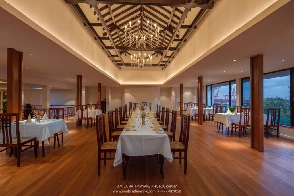 Restaurace v ubytování Grand Oriental Hotel