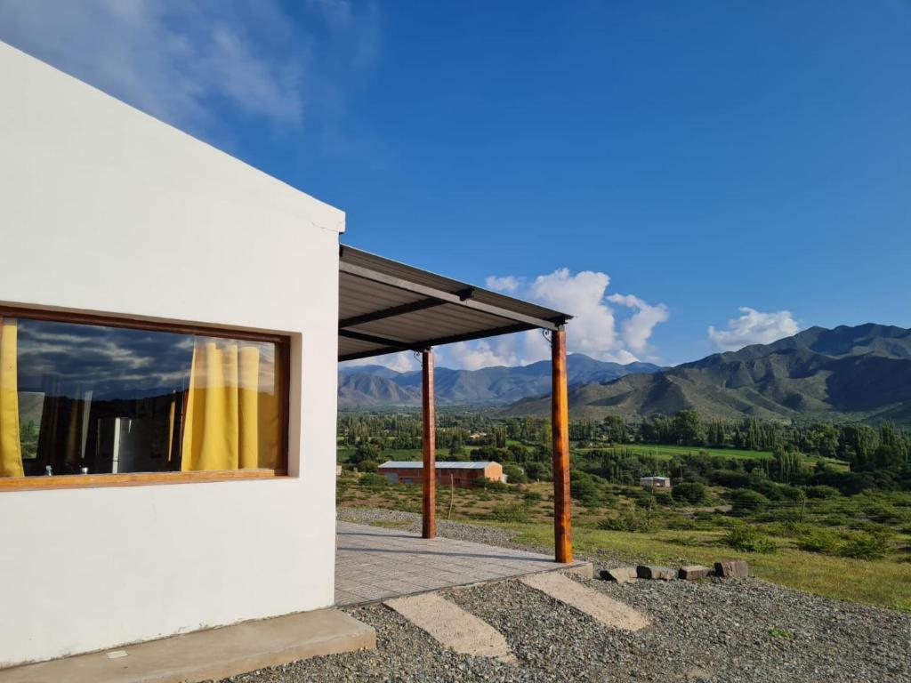 a house with a view of the mountains at Cabaña Puertas del Cielo in Cachí