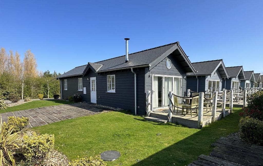 Trinity House - Part of the The Bay Filey Holiday Village with pool, gym and direct beach access, pub, restaurant, tennis and meadows walks 5