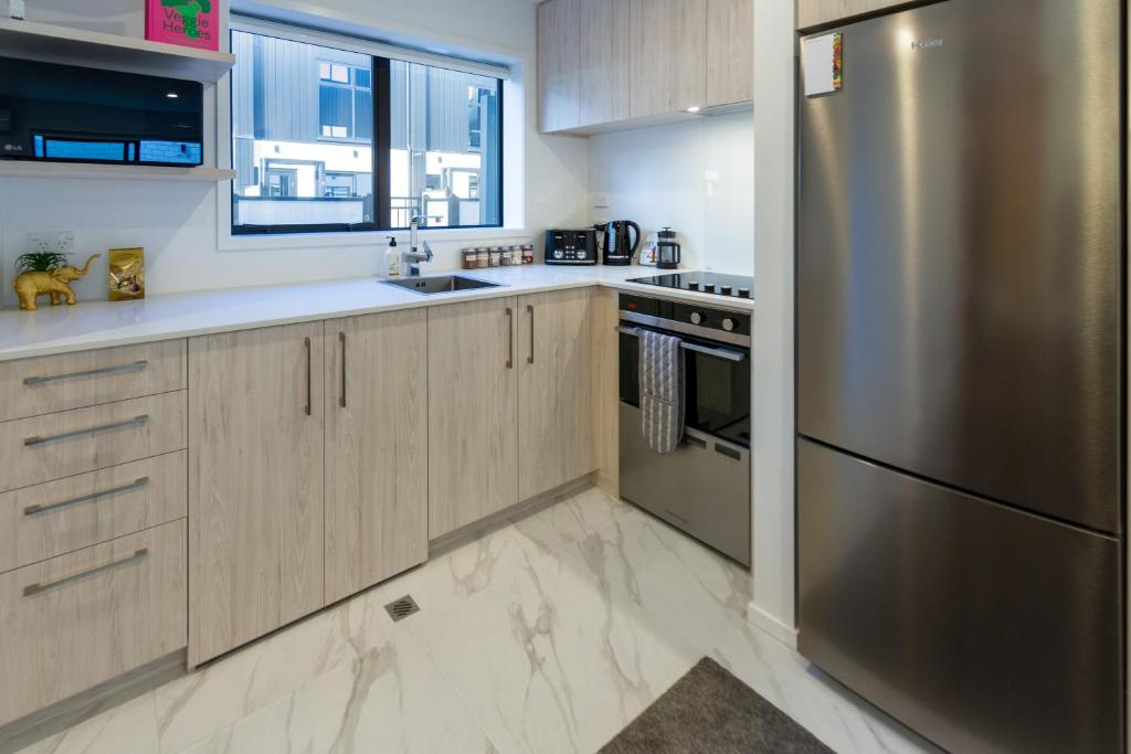 Indulge in Christchurch Hagley Park 2 bed 2 bath - Resim 14