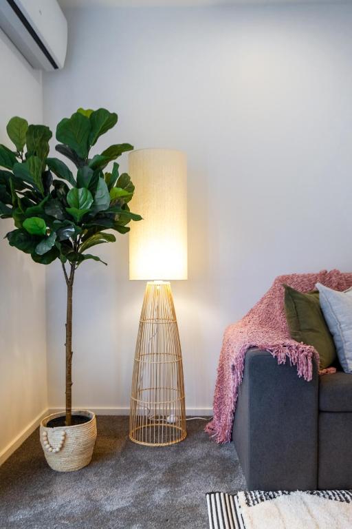 Indulge in Christchurch Hagley Park 2 bed 2 bath - Resim 11