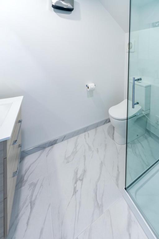 Indulge in Christchurch Hagley Park 2 bed 2 bath - Resim 27