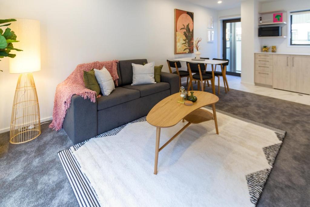 Indulge in Christchurch Hagley Park 2 bed 2 bath - Resim 4