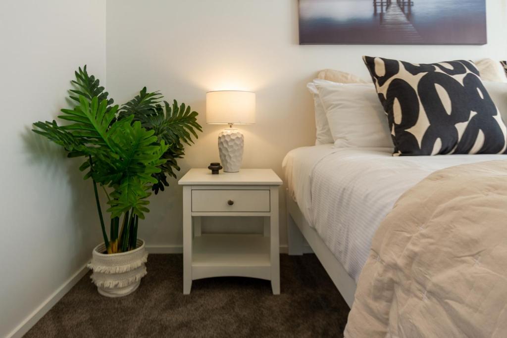 Indulge in Christchurch Hagley Park 2 bed 2 bath - Resim 19