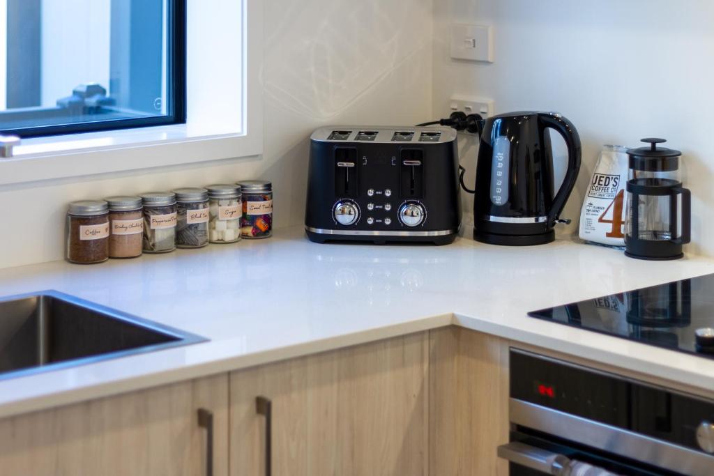 Indulge in Christchurch Hagley Park 2 bed 2 bath - Resim 15