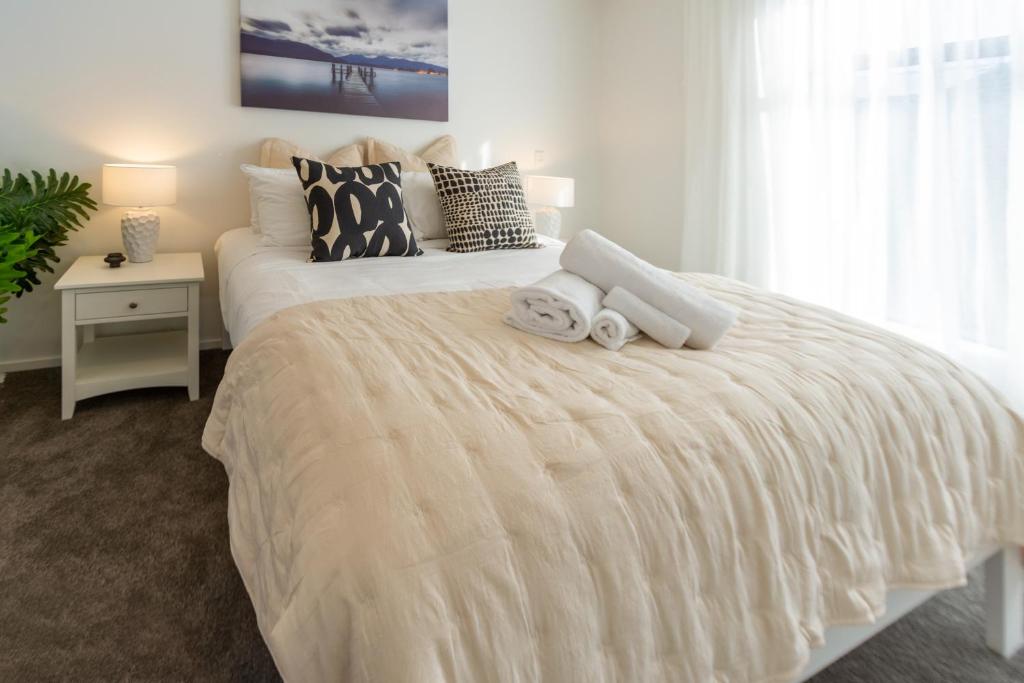 Indulge in Christchurch Hagley Park 2 bed 2 bath - Resim 18