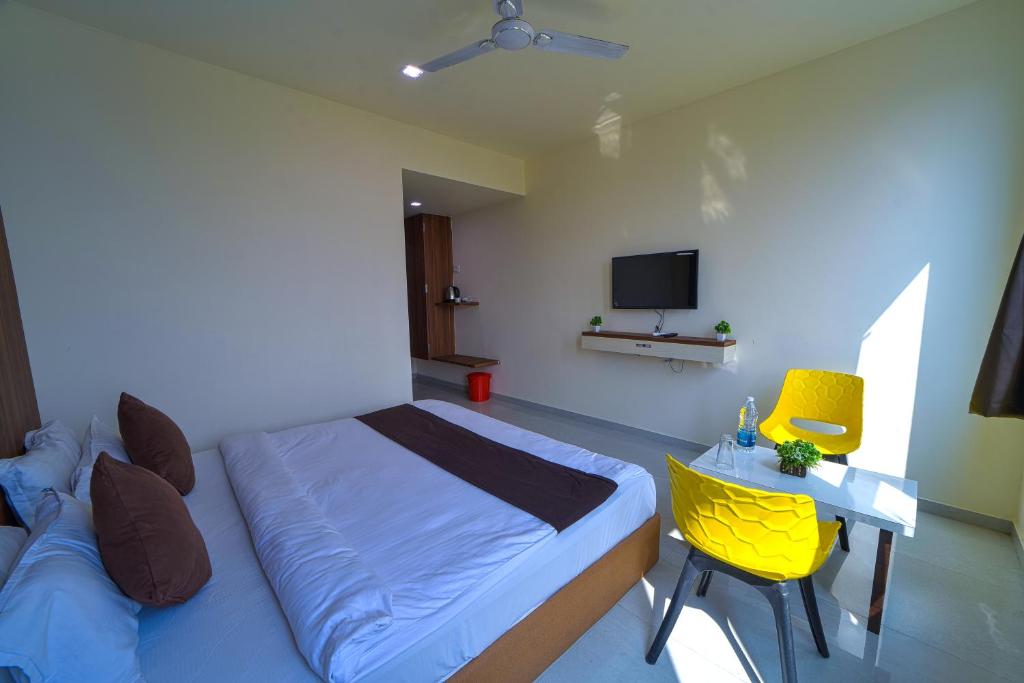 Hotel Jurkis, Kolhapur - Standard Double Room With Fan
