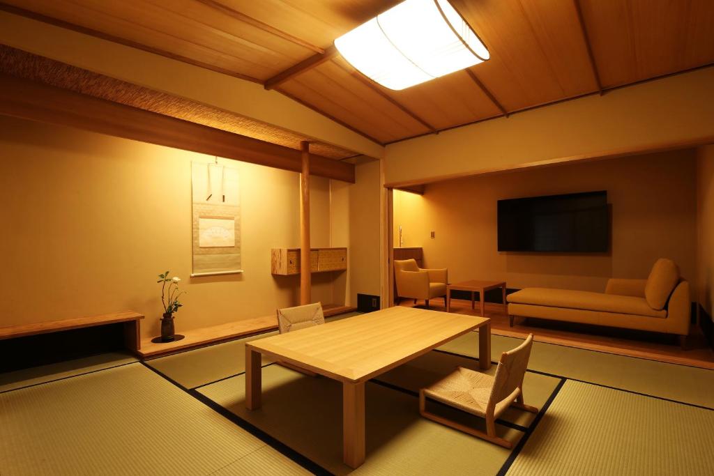 文珠荘 松露亭にあるテレビまたはエンターテインメントセンター