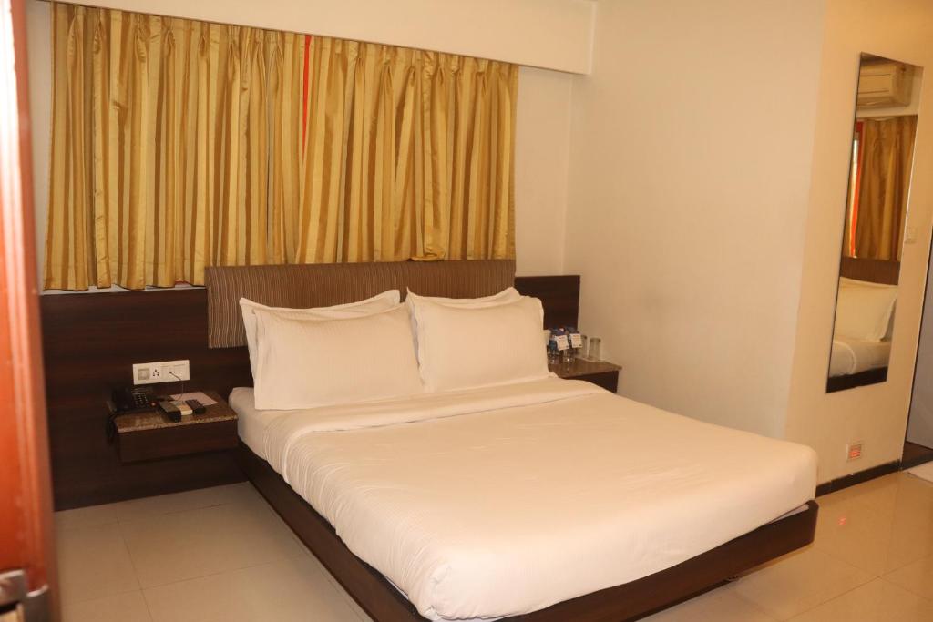 Kyriad Hotel Indore by OTHPL - 套房