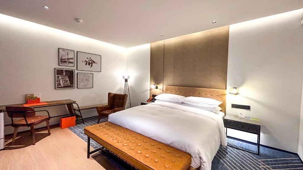 Postel nebo postele na pokoji v ubytování Four Points by Sheraton Chongqing, Yongchuan