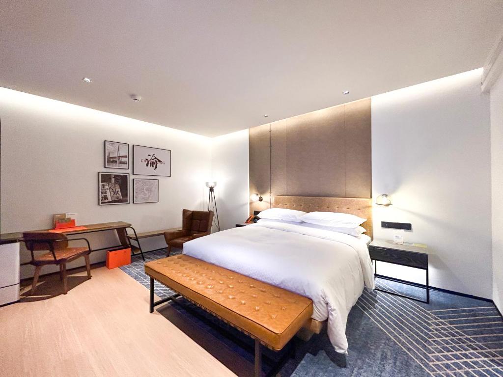 Postel nebo postele na pokoji v ubytování Four Points by Sheraton Chongqing, Yongchuan