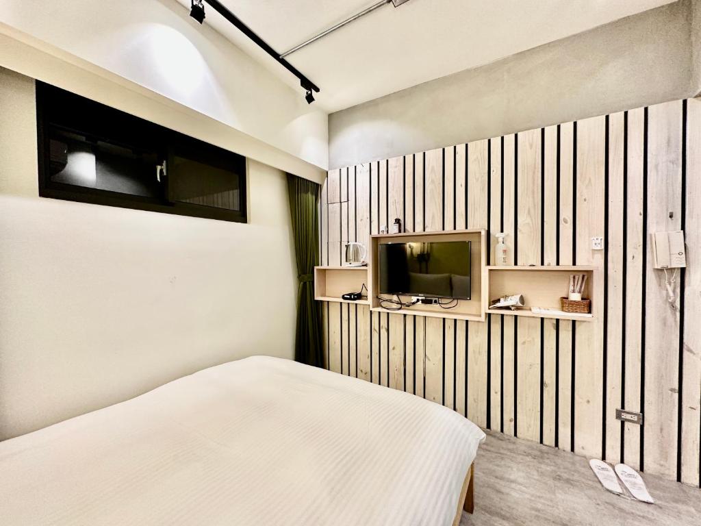 萊斯特 House房間的床