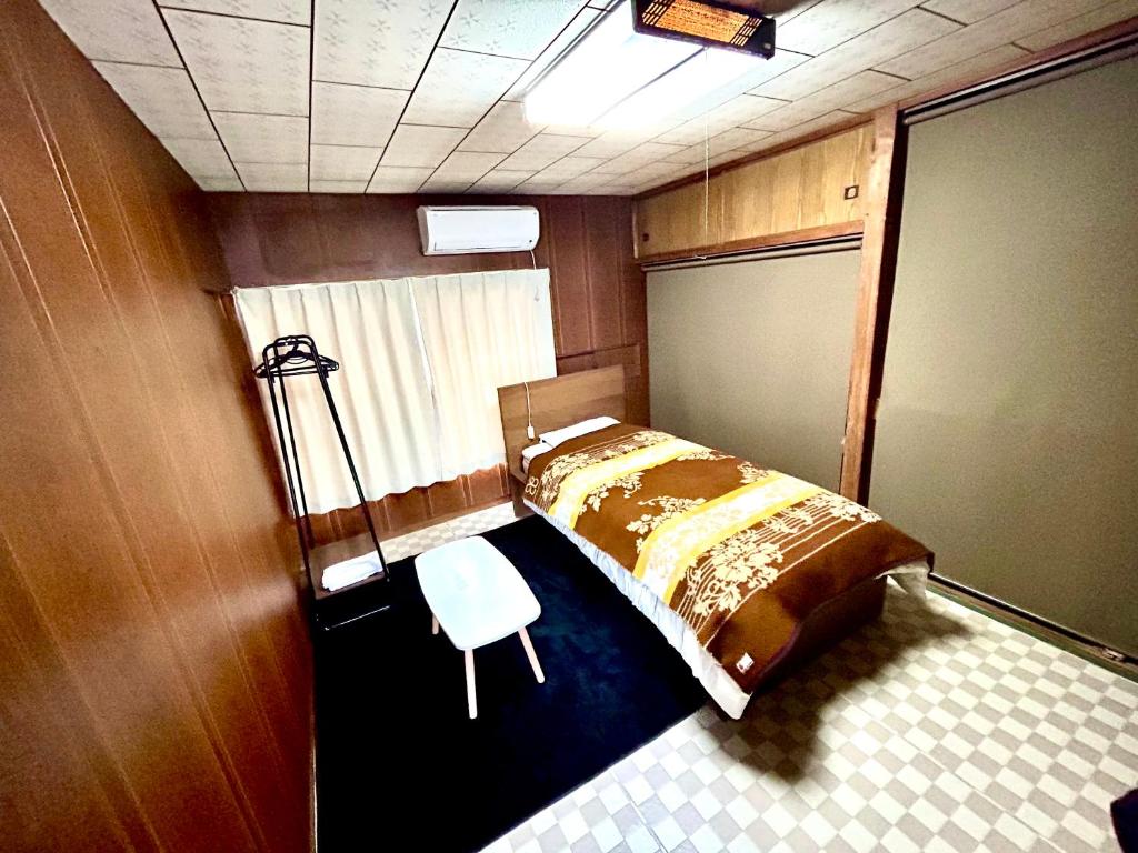 Postel nebo postele na pokoji v ubytování 四国旅行のHUB拠点 古民家ゲストハウス heso camp