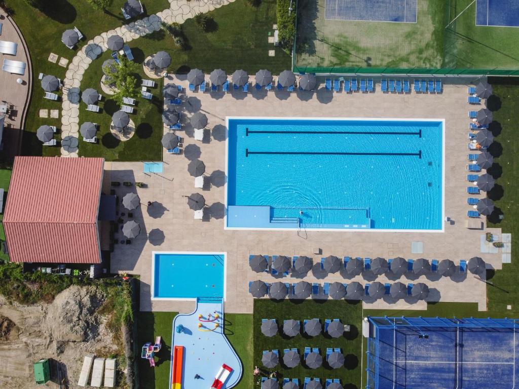 Bazén v ubytování Hotel Baya - in centro, sul mare nebo v jeho okolí