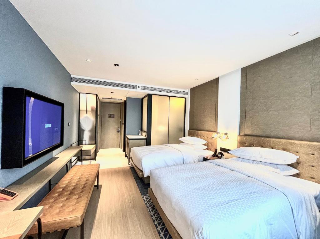 Postel nebo postele na pokoji v ubytování Four Points by Sheraton Chongqing, Yongchuan