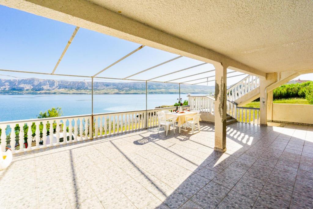 Bepic Quiet location on a beautiful bay tesisinde bir balkon veya teras
