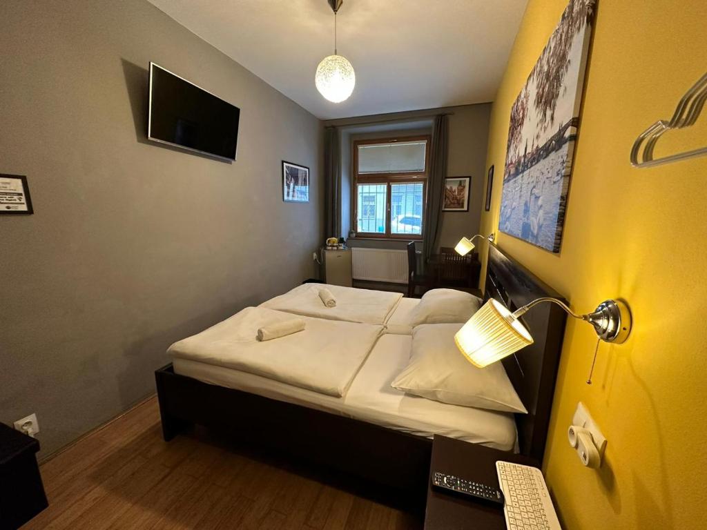 Łóżko lub łóżka w pokoju w obiekcie Central Studios