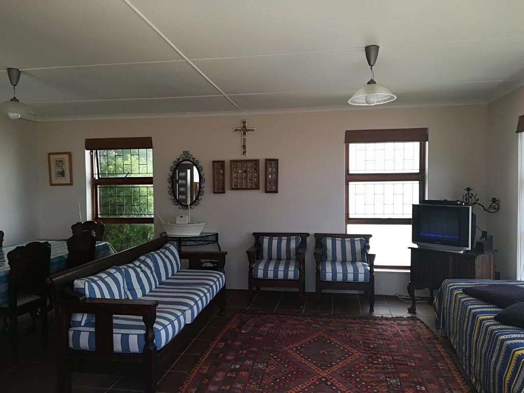 Franskraal-Rustic Family Beach House from R1550 per night, sleeps 6,min 2 nights - Casa De Tres Dormitorios