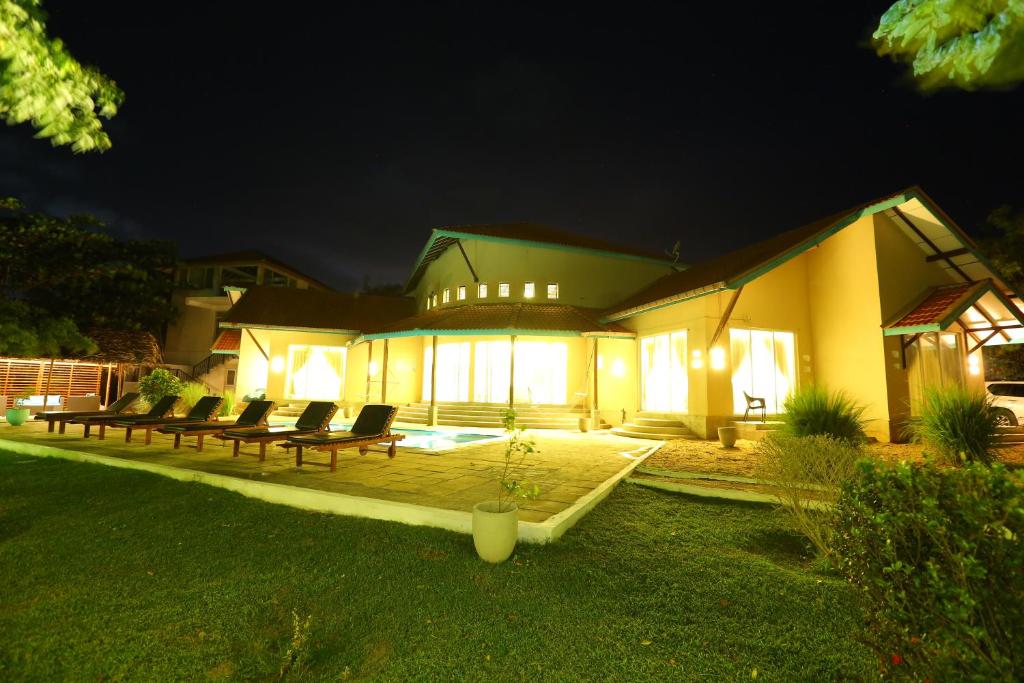 Zahrada ubytování The Beach house by Kay Jay Hotels