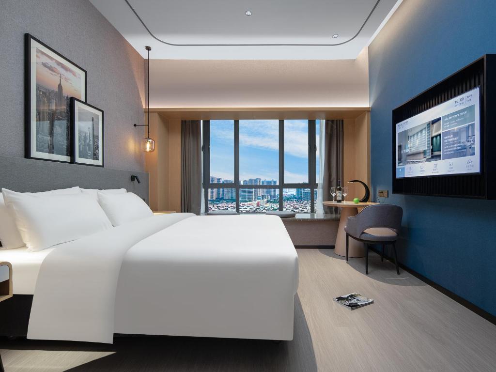 Postel nebo postele na pokoji v ubytování Country Inn & Suites by Radisson - Taishan East Branch
