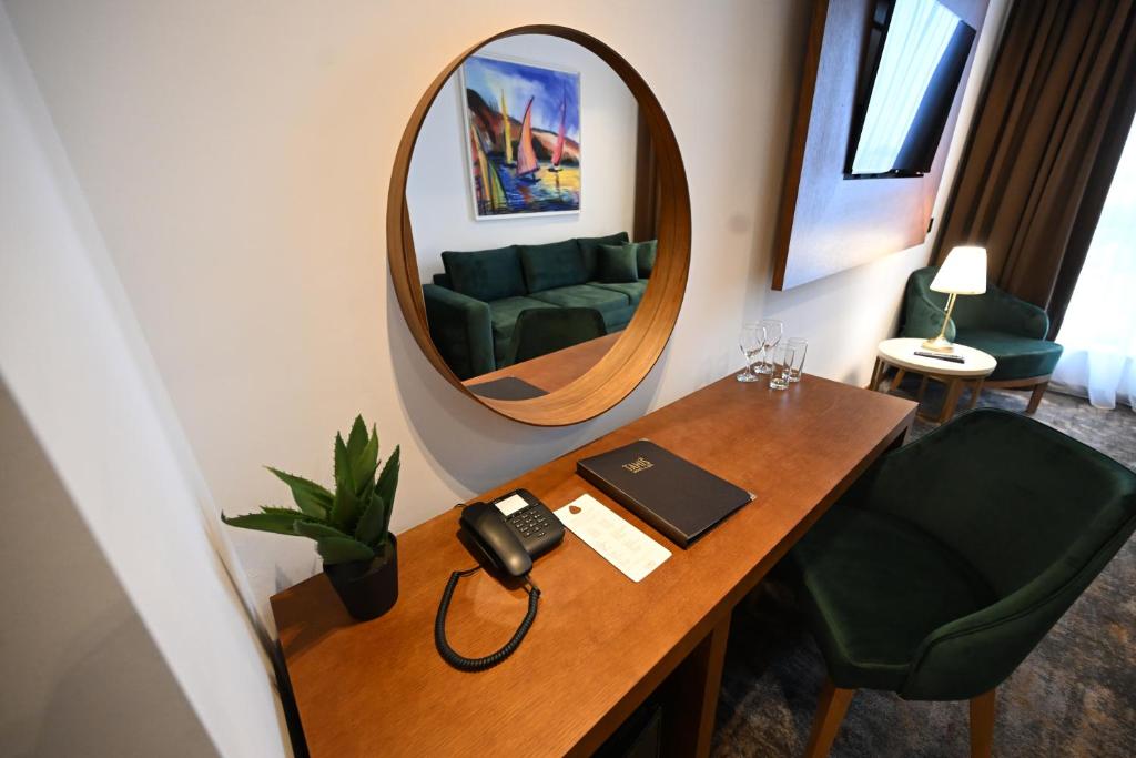 TV a/nebo společenská místnost v ubytování Hotel Tamiš & Spa