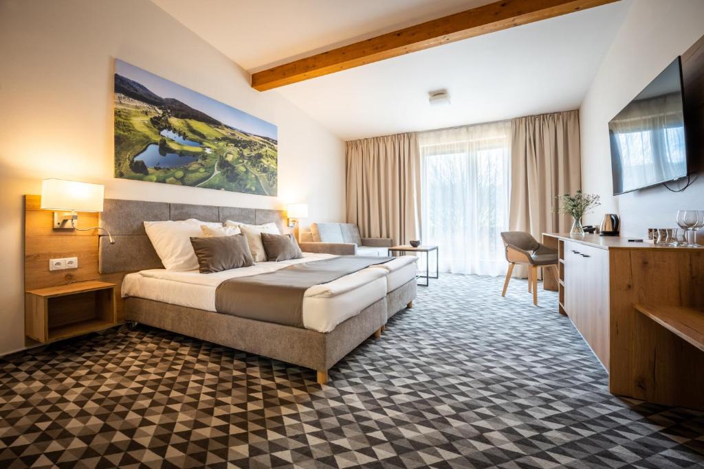 Ein Bett oder Betten in einem Zimmer der Unterkunft Hotel Kaskáda