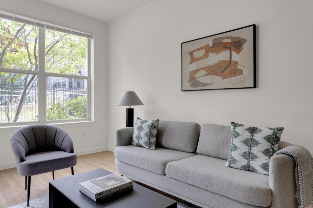 Apartment Assembly Row 1br w gym wd nr Assembly T stop BOS778