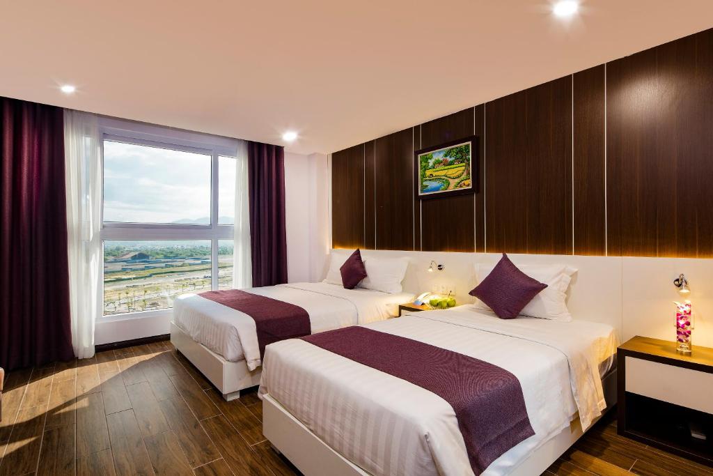 Giường trong phòng chung tại Morris Hotel Nha Trang
