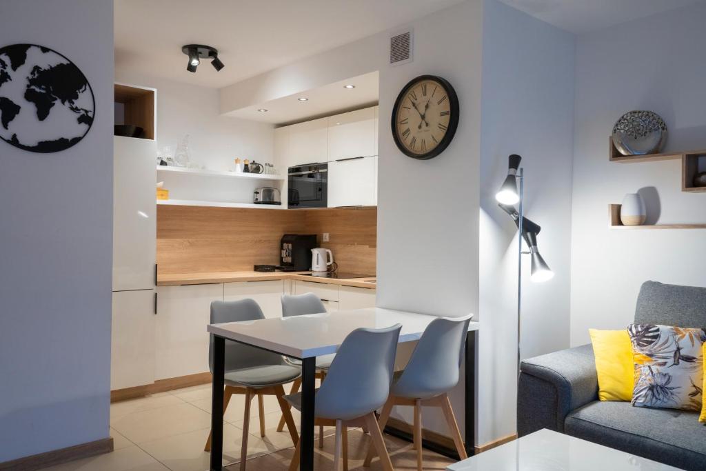 Kuchyň nebo kuchyňský kout v ubytování RentPlanet - Apartamenty Górna Resorts