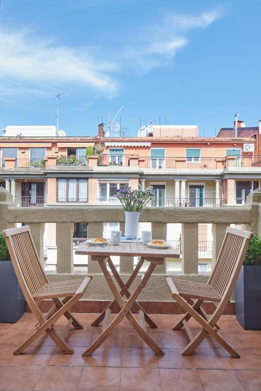 A balcony or terrace at Mirakruz Terrace by FeelFree Rentals