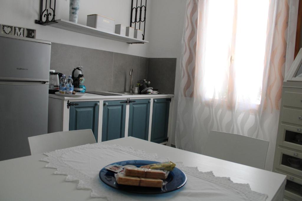 Kuchyň nebo kuchyňský kout v ubytování B&B Roseddu