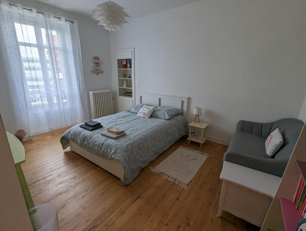 Anne et Stan - Chambres avec petit dejeuner - proche centre ville et circuit - Doppelzimmer Mit Gemeinschafts-WC
