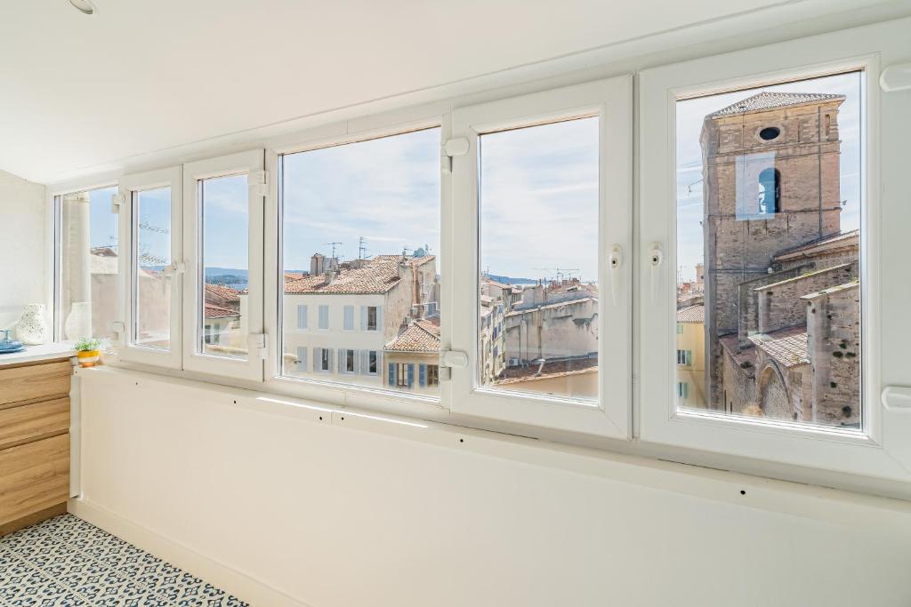 Fotografia z galérie ubytovania Casa Belvedere - duplex atypique avec vue féerique & parking souterrain v destinácii La Ciotat
