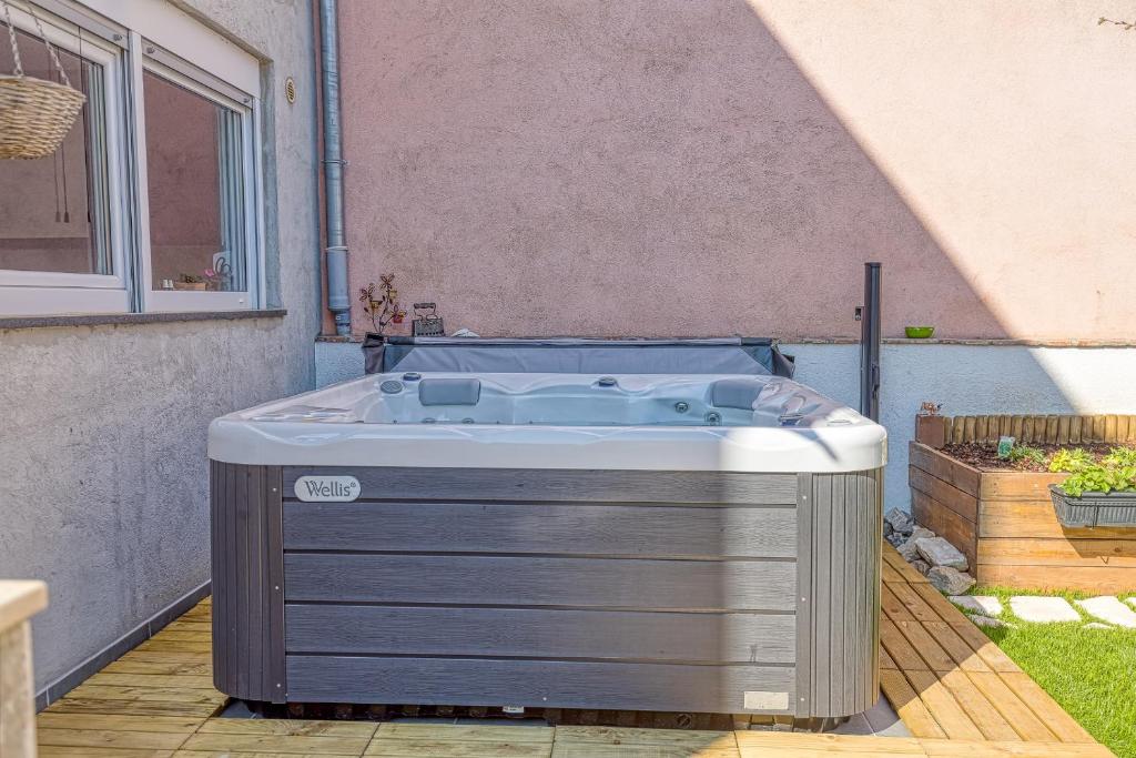 Zdjęcie z galerii obiektu Luxury apartment with Private Whirlpool - Puntizela w Puli