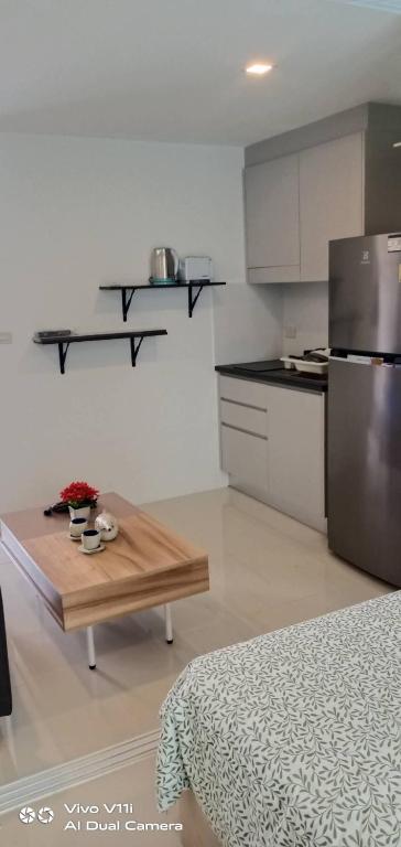 Kuchyň nebo kuchyňský kout v ubytování Mantra condo by malai