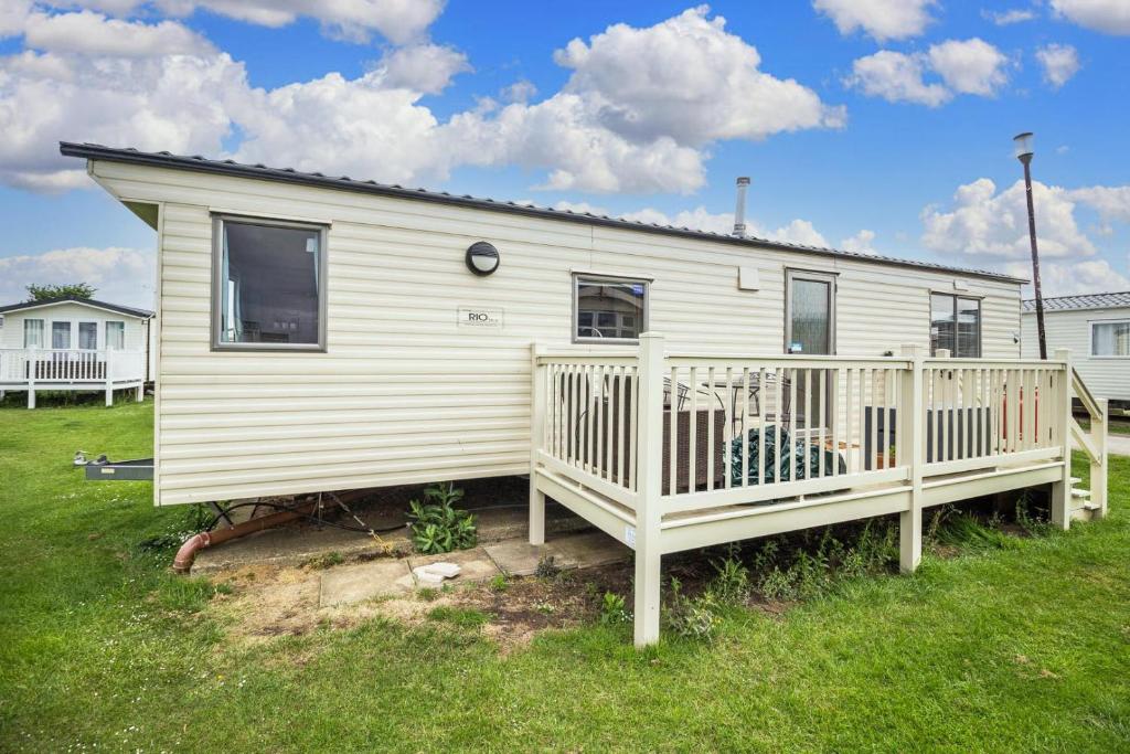 Lovely 6 Berth Caravan At Heacham Beach Holiday Park In Norfolk Ref