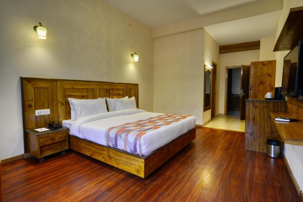 Postel nebo postele na pokoji v ubytování Clarks Inn Suites, Manali